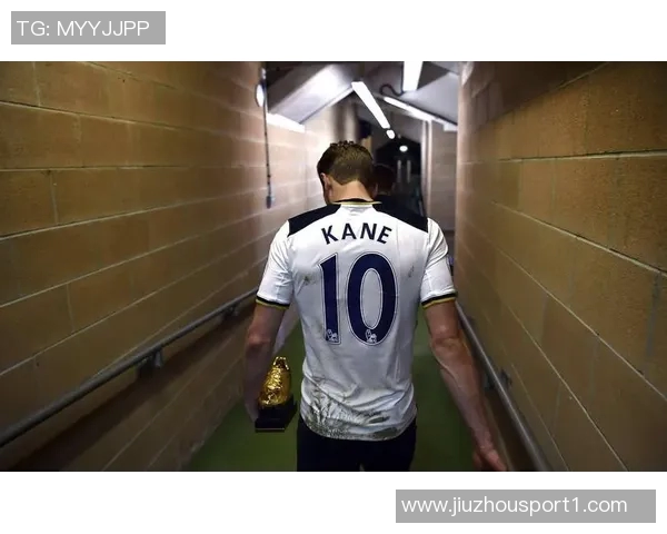 德甲第10轮最佳后卫表现惊艳12场打入6球多基终结拜仁纪录